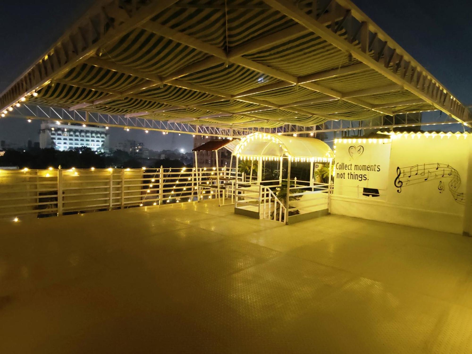 Hotel Ur Prayagraj Bagian luar foto