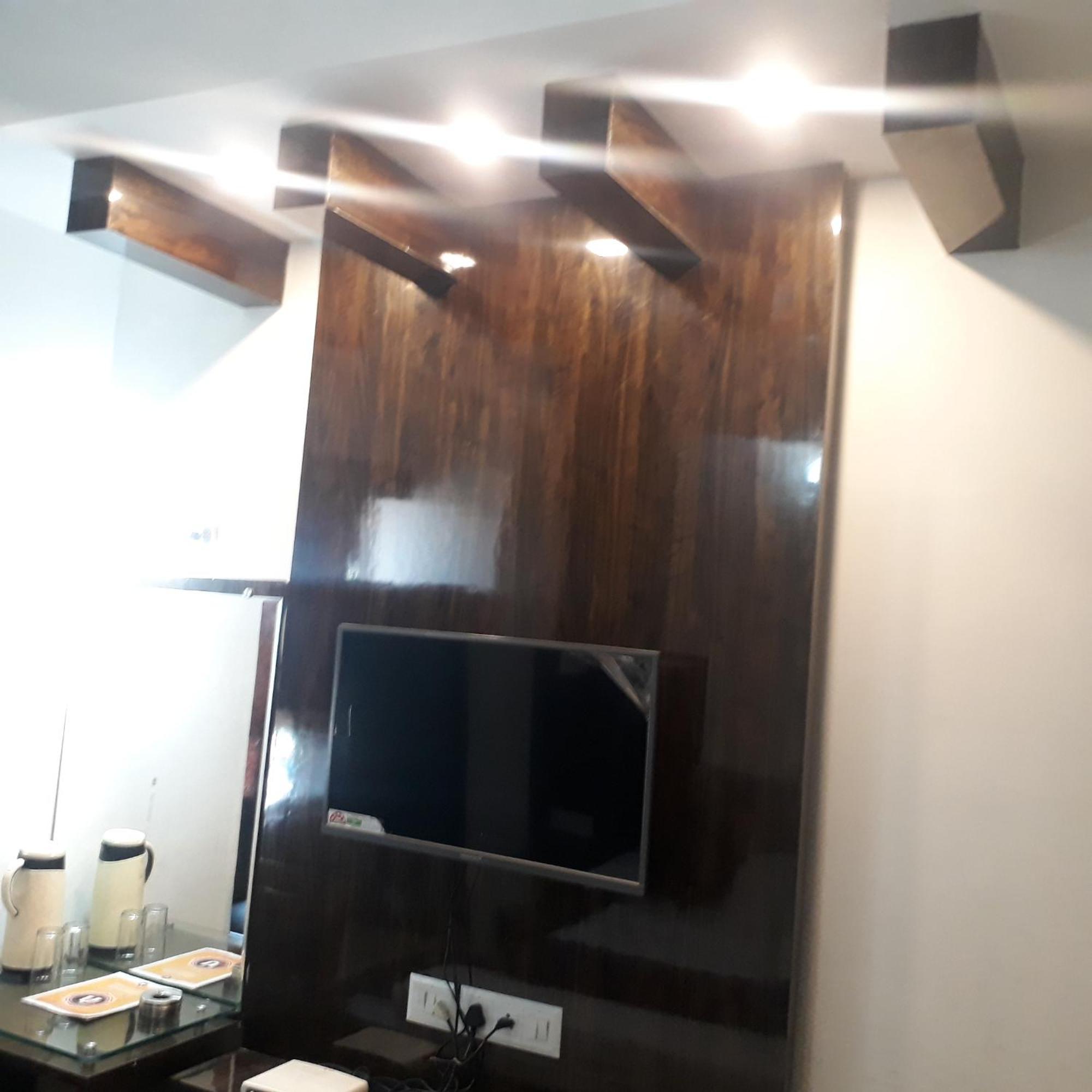 Hotel Ur Prayagraj Bagian luar foto