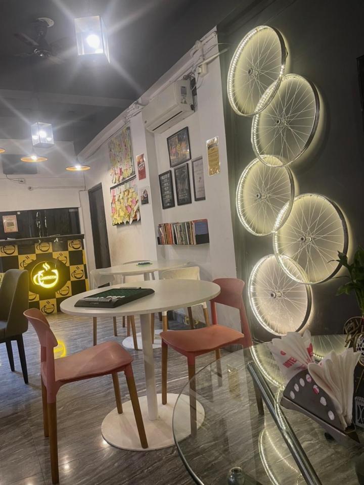 Hotel Ur Prayagraj Bagian luar foto