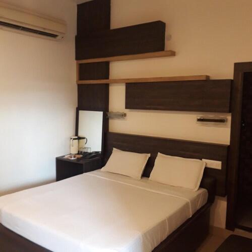Hotel Ur Prayagraj Bagian luar foto